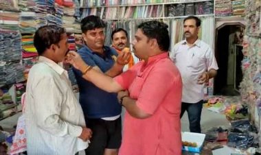 योगी सरकार में गाजीपुर को मिला स्थान ,लोगों ने बांटी मिठाईयां