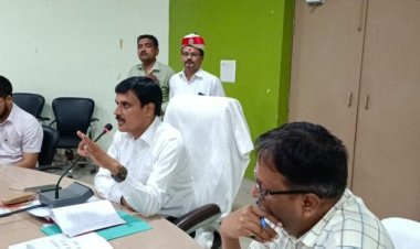 दलालों को सरकारी कार्यालयों से रखें दूर- जिलाअधिकारी