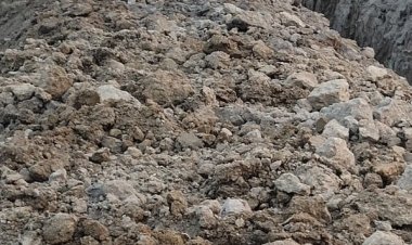 चंदा लगाकर शुरू हुआ 400 मीटर सड़क का निर्माण कार्य