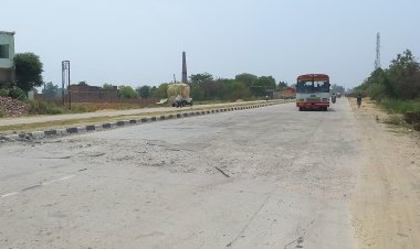 शेखपुर मे टूटी सड़क हो रही दुर्घटनाए