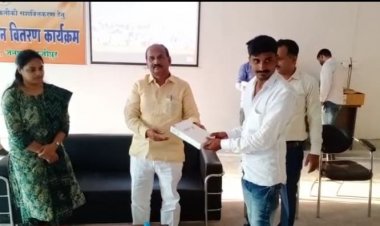 मां सरस्वती पैरामेडिकल इंस्टीट्यूट में बांटा गया 63 छात्र छात्राओं को टैबलेट