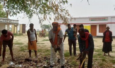 यह क्या ग्रामीण लगे सफाई करने
