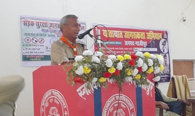 छात्र एवं छात्राओं को यातायात नियमों के प्रति जागरूक किया गया