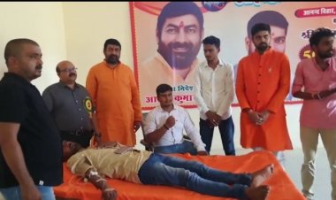 मुख्यमंत्री योगी आदित्यनाथ के 50 वें जन्मदिन पर हुआ पौधरोपण और रक्तदान शिविर