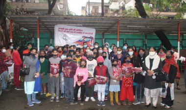 नोएडा लोकमंच,लायंस क्लब और दैनिक जागरण ने ठिठुरती ठंड में जरूरतमंद को बांटे कम्बल, कपड़े, स्वेटर और साड़ियां