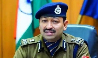 वीआईपी लोगों और अफसरों के साथ फोटोज भी काम नहीं आई, डीजीपी ने लिया एक्शन