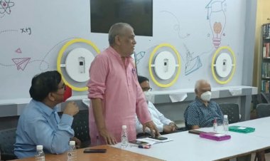 निबंध प्रतियोगिता के विजयी छात्रों को किया सम्मानित