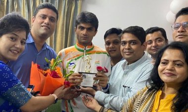 पैरालंपिक सिल्वर मेडलिस्ट सुहास एलवाई को दी बधाई