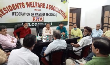 सेक्टर-34 में प्राधिकरण के जल एवं सीवर विभाग के अधिकारियों ने सुनी समस्याएं