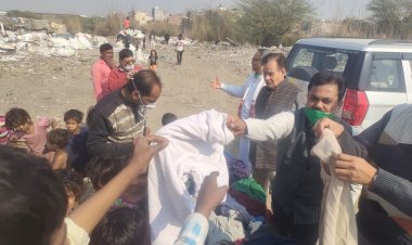 नेफोमा टीम ने जरूरतमंद लोगों को वस्त्र वितरण किए