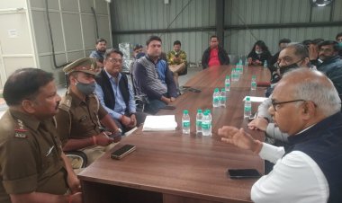 एसीपी योगेंद्र सिंह के साथ एकोटेक-12 इंडस्ट्रीज़ एसोशिएशन के सदस्यों ने की बैठक