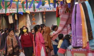 नोएडा हाट में गुजरात की हैंडीक्राफ्ट और मध्य प्रदेश के हैंडलूम की मच रही है धूम