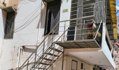 मुख्यमंत्री से सोसायटी में अतिक्रमण करने वालों की शिकायत की