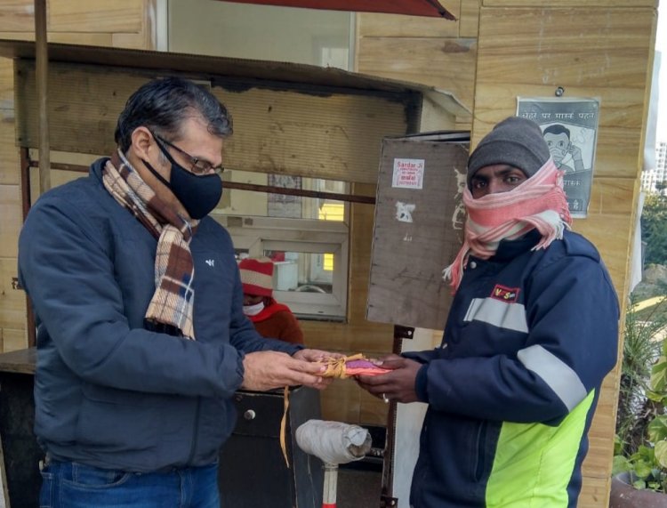 इंडो ग्लोबल सोशल सर्विस सोसाइटी ने बांटे 1800 मास्क