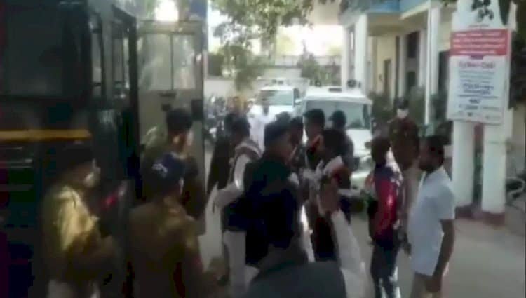 पूर्व मंत्री पी.सी. शर्मा सहित 11 गिरफ्तार