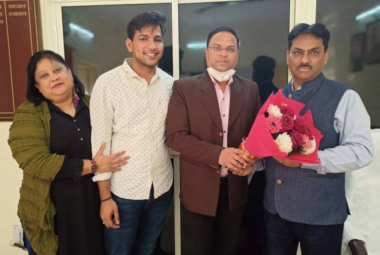 अतिरिक्त बिजली के बिल आने की समस्या को लेकर मिले जीबीआईए के पदाधिकारी