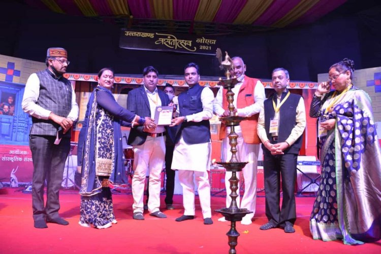 नोएडा हाट : उत्तराखंड बसंत मेले के दूसरे दिन भी दर्शकों की उमड़ी भीड़