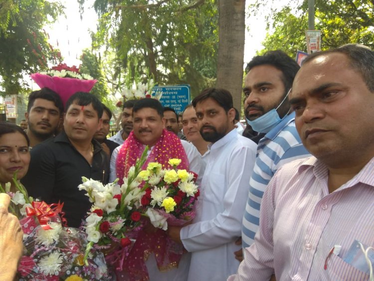 आप सांसद संजय सिंह को दी जन्मदिन की बधाई