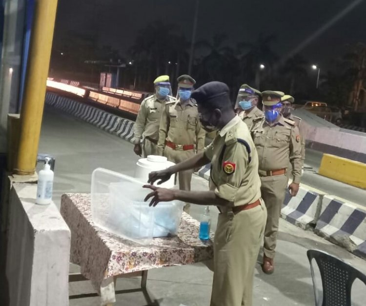पुलिसकर्मियों को निर्देशित किया गया कि कैसे वो बढ़ते संक्रमण के खतरे से स्वयं को बचाते हुए ड्यूटी करे