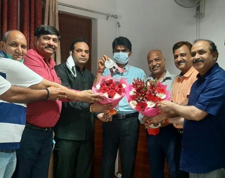 फोनरवा टीम ने दी डीएम सुहास एल.वाई. को बधाई