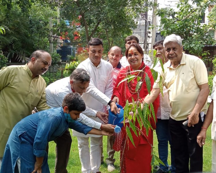 सफाई कर्मचारियों को डॉक्टर क्लीन की उपाधि से किया सम्मानित