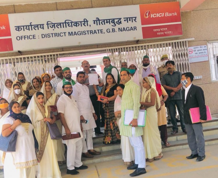 किसानों की मूल मुआवजे व अन्य समस्याओं को लेकर एडीएम के साथ हुई बैठक