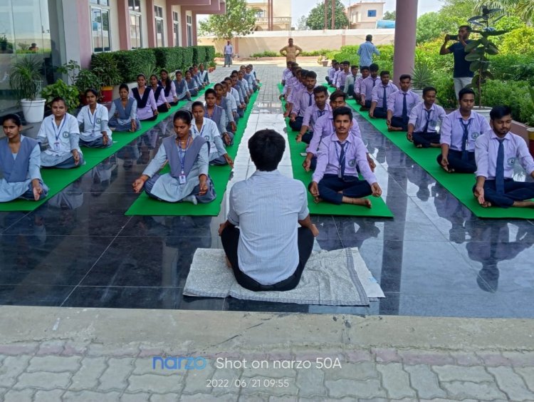 मां सरस्वती पैरामेडिकल कालेज मे मनाया गया अंतराष्ट्रीय योग दिवस