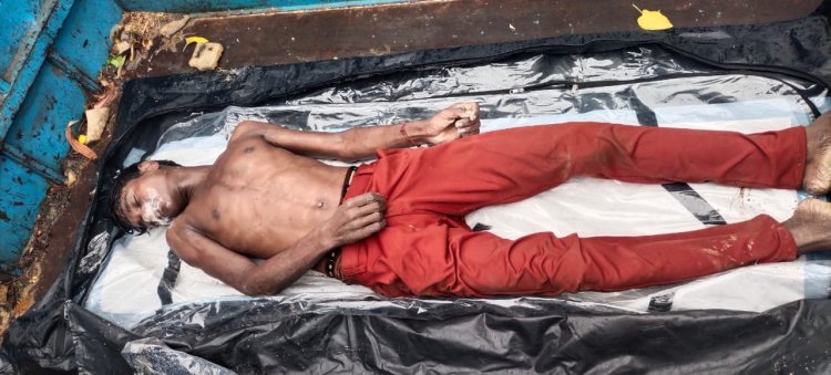 अज्ञात युवक का शव मिलने से सनसनी, पुलिस ने शव को कब्जे में लेकर पोस्टमार्टम के लिए भेजा