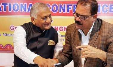 पत्रकारों से टोल टैक्स छूट पर होगा विचार : जनरल वी के सिंह