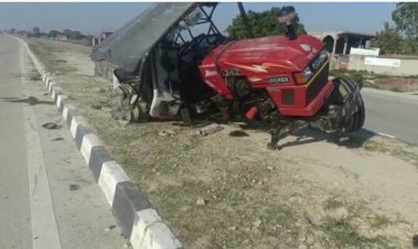 ट्रैक्टर और कार में हुई टक्कर, 4 घायल दो की हालत गंभीर