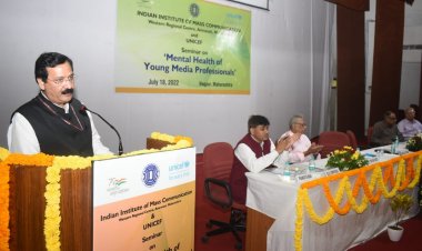 पॉजिटिव' होने के लिए 'पॉजिटिव लाइफ' जीना जरूरी: प्रो. द्विवेदी