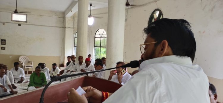 अरे यह क्या गाजीपुर में सपा कार्यालय पर खड़ी गाड़ियों का हुआ चालान