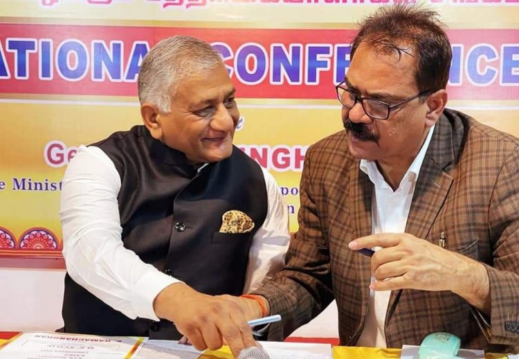 पत्रकारों से टोल टैक्स छूट पर होगा विचार : जनरल वी के सिंह