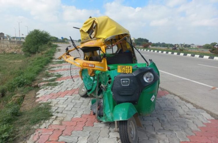 तेज रफ्तार ट्रक ने टेंपो में मारी टक्कर, दो की मौत 9 घायल