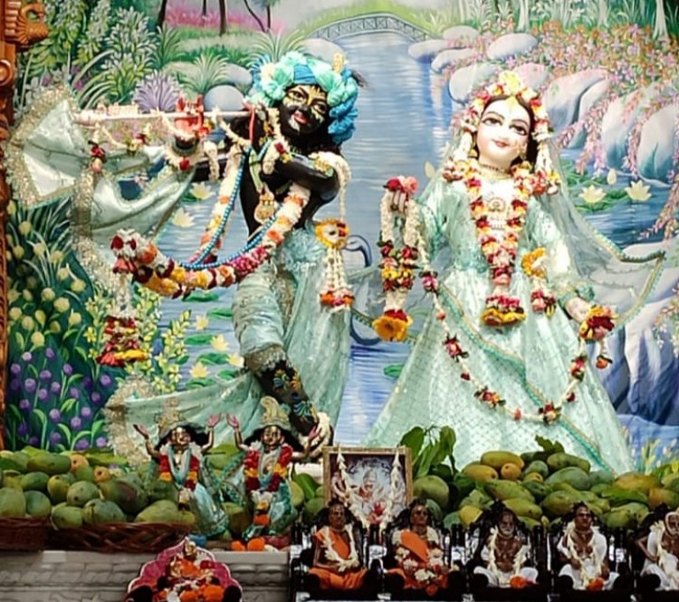 प्रभु श्रीकृष्ण और राधा रानी के लिए आयोजित हुआ मैंगो फेस्टिवल