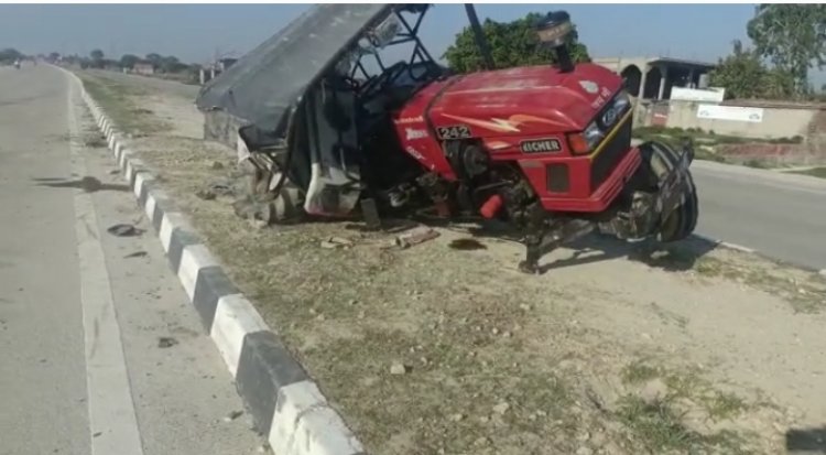 ट्रैक्टर और कार में हुई टक्कर, 4 घायल दो की हालत गंभीर