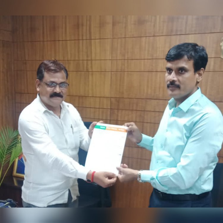 जन समस्याओ और खस्ताहाल सड़कों को लेकर जिला अधिकारी से मिले भाजपा  नेता