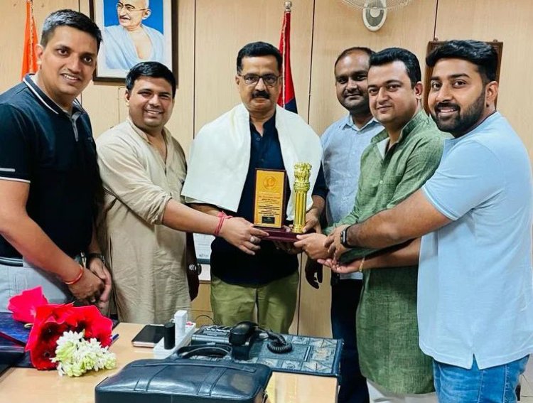 एडीसीपी रणविजय सिंह को नोवरा सम्मान क्षेत्र में शांति कायम करने और अपराधियों में भय उत्पन्न करने हेतु मिला सम्मान 