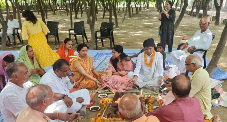 ग्रीन ग्रीन वेल्ट पर हवन व डेढ़ सौ फलदार वृक्षों का किया गया रोपण