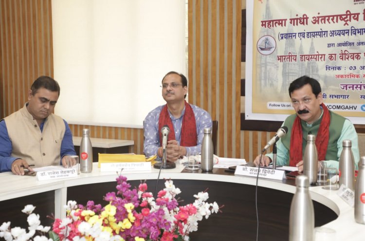 वैचारिक साम्राज्यवाद के विरुद्ध वातावरण बनाएं संचार माध्यम: प्रो. द्विवेदी