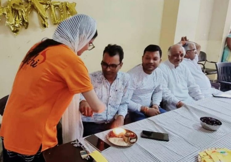 अपना घर आश्रम में उत्तर प्रदेश युवा व्यापार मंडल ने मनाया रक्षाबंधन पर्व