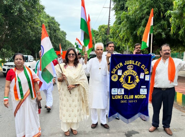 लायंस क्लब नोएडा ने निकाली तिरंगा परेड
