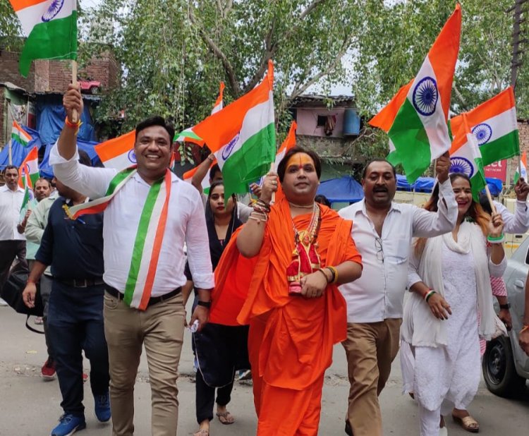 पूर्व प्रधानमंत्री स्व.अटल बिहारी वाजपेयी जी की पुण्यतिथि पर नोएडा एसोसिएशन सेक्टर-9 ने निकाली तिरंगा यात्रा