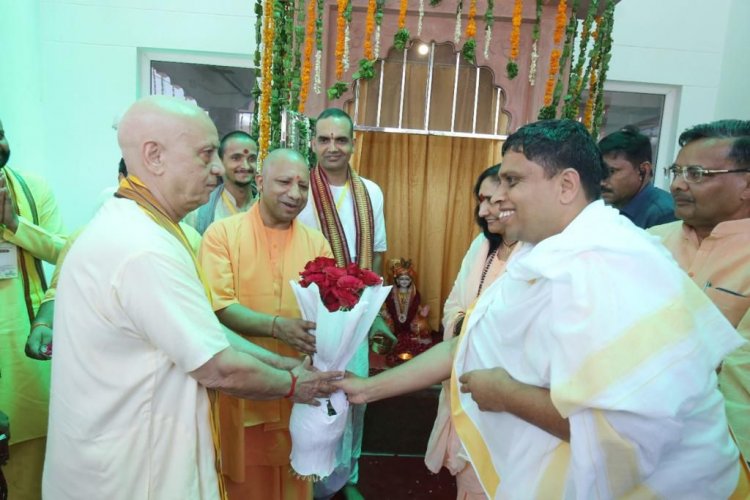 श्रीजी रसोई का शुभारंभ योगी आदित्यनाथ के कर कमलों से हुआ