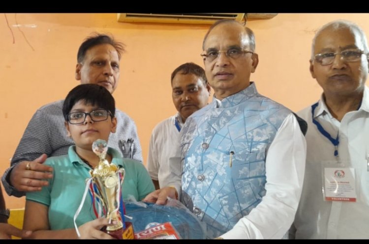 रामायण चित्रकला प्रतियोगिता में विकलांग रितिक बने विजेता