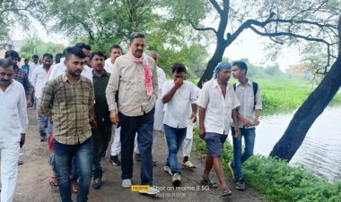 बाढ़ पीड़ितों से मिले सांसद अफजाल अंसारी