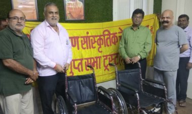 जिला संयुक्त चिकित्सालय को राजन श्रीवास्तव ने दी व्हीलचेयर