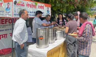 नेफोमा रसोई मे जरूरतमन्दों ने 5 रुपए में भरपेट भोजन के साथ मिली मिठाई 