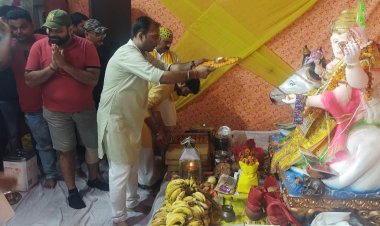 गौर सिटी के 14वें एवेंन्यू में बाल गणपति ने श्रद्धालुओं का मन मोहा