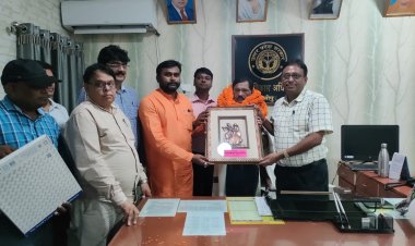 सहायक निर्वाचन अधिकारी का हुआ सम्मान